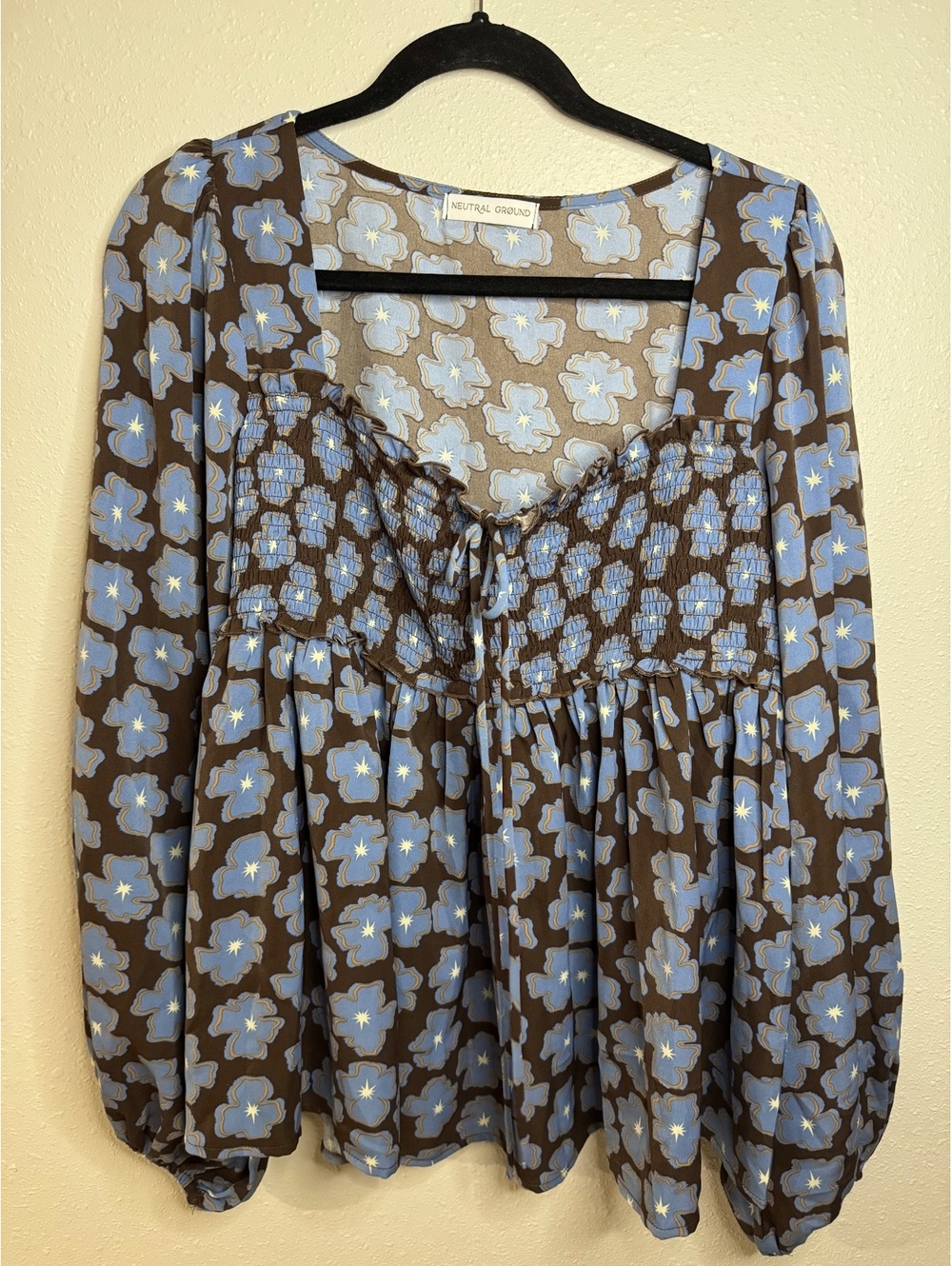 Neutral Ground Honey Floral Smocked Babydoll Top Women’s Medium Mocha Blue